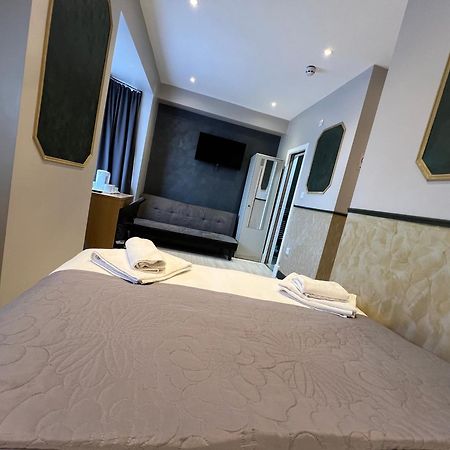 Paragraph Edmonton Palmers Green Exterior photo