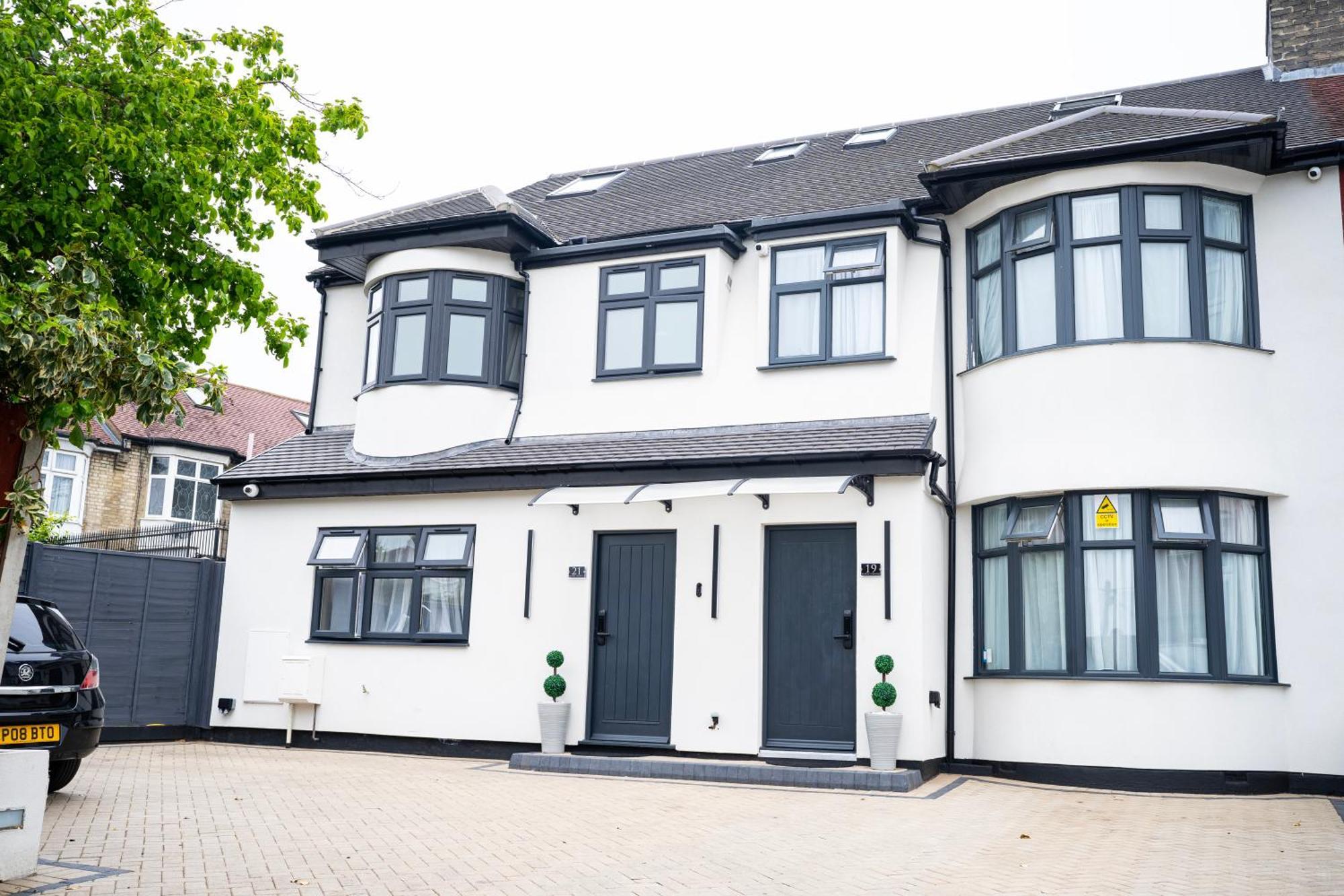 Paragraph Edmonton Palmers Green Exterior photo