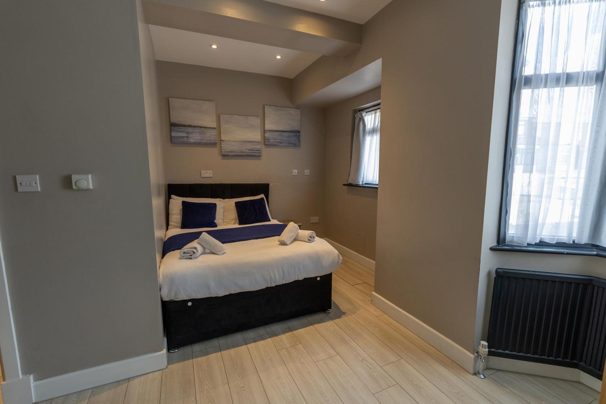 Paragraph Edmonton Palmers Green Exterior photo